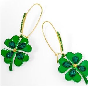 ✨️☘️NWT STUNNING BETSEY JOHNSON SHAMROCK ☘️✨️DANGLING EARRINGS ✨️☘️